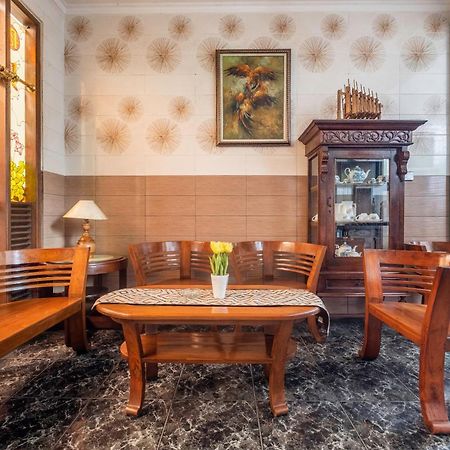 Готель Collection O Kebon Jeruk Near Taman Balai Kota Бандунг Екстер'єр фото